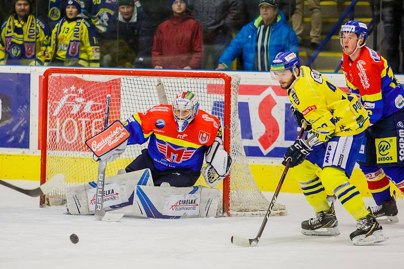 Hokejisté Přerova (ve žlutém) porazili v domácím utkání České Budějovice 2:1