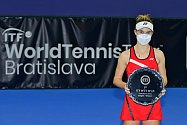 Linda Nosková po zisku prvního titulu v Bratislavě.