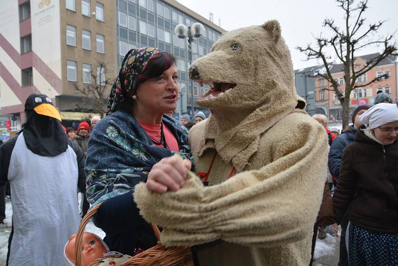 Masopustní veselí rozjasnilo v sobotu ulice Přerova. V centru města, kterým procházel průvod masek, panovala skvělá nálada a lidé se dobře bavili.