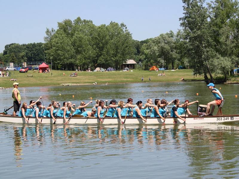 Přerovský festival amatérských posádek dračí lodí