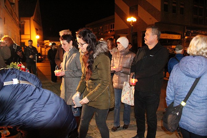 Stovky lidí přišly v Přerově zavzpomínat na výročí Sametové revoluce