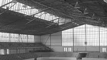 Jak šel čas na přerovském zimním stadionu. K dokončení zastřešení došlo v září roku 1973.