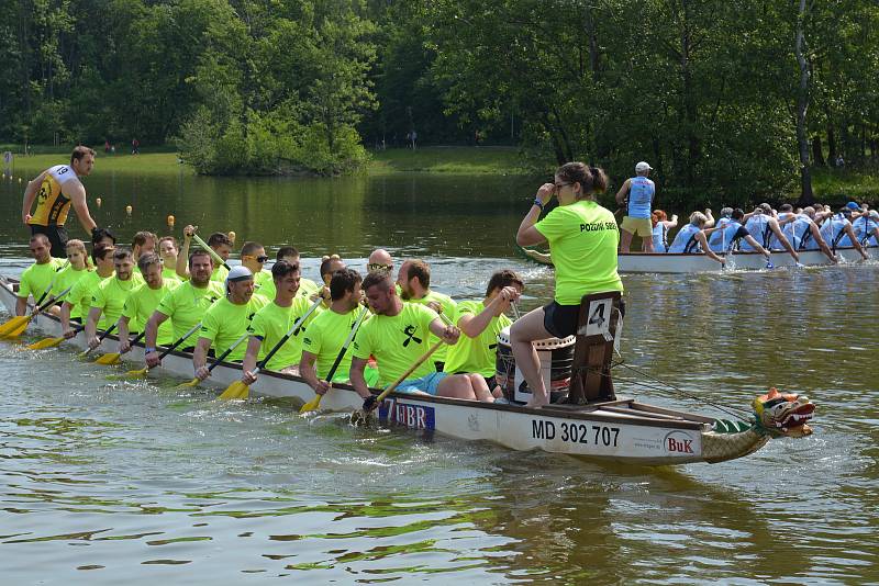 Přerovskou Lagunu ovládl Festival dračích lodí