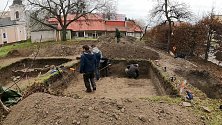 Přerovští archeologové bádají poblíž slavného naleziště hromadného hrobu lovců mamutů v Předmostí.