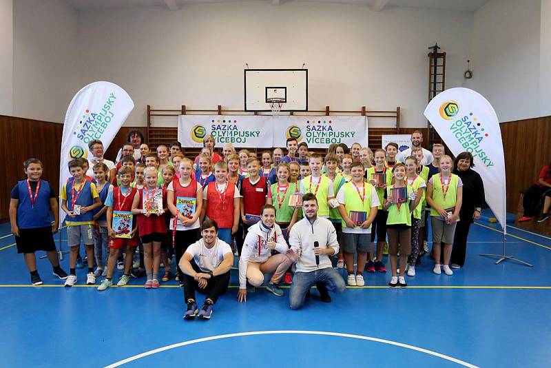 Sazka olympijský víceboj zavítal do ZŠ Dřevohostice. Děti si zatrénovaly se stolní tenistkou Ivetou Vacenovskou
