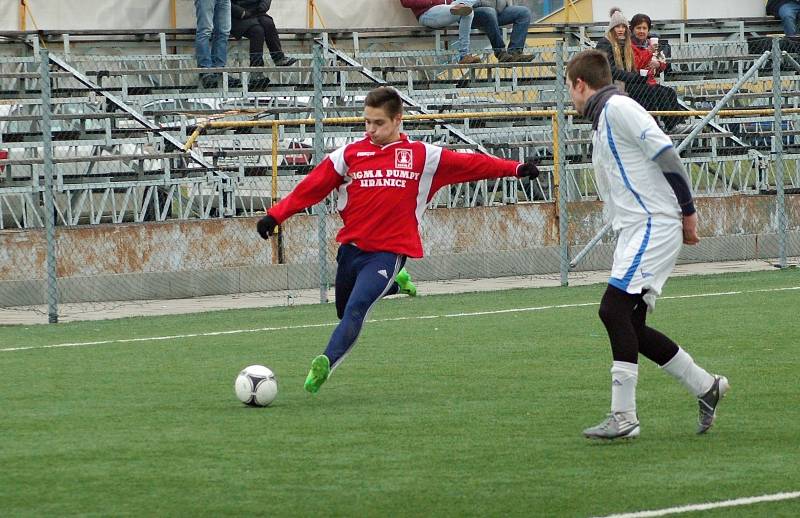 Fotbalisté 1. FC Viktorie Přerov v přípravném utkání v Hranicích proti domácímu SK.