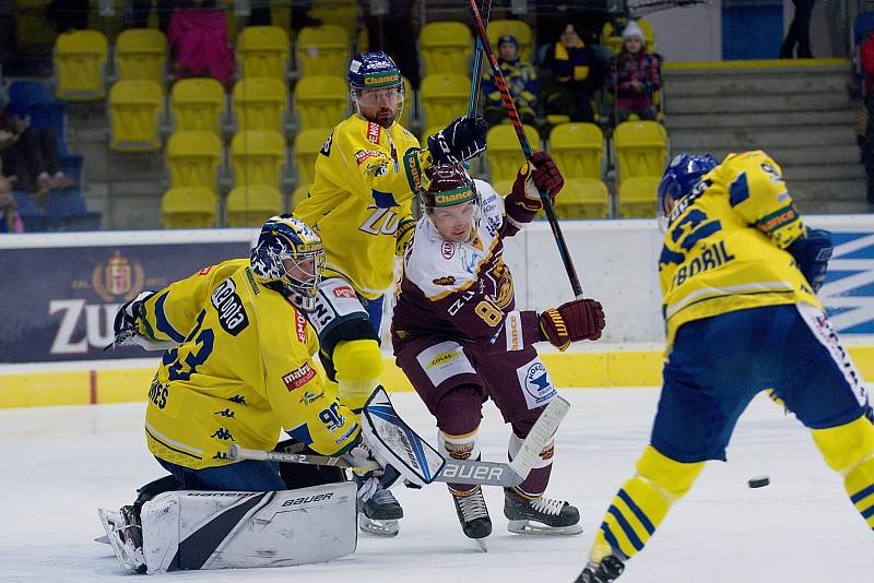 Hokejisté Přerova (ve žlutém) v domácím utkání s HC Dukla Jihlava. Foto: Deník/Jan Pořízek