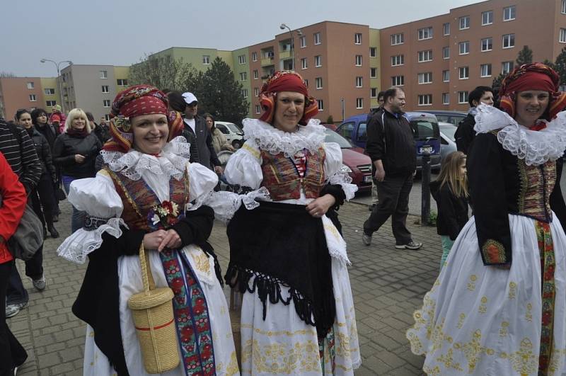 Průvod se smrtkou se vydal v neděli dopoledne ulicemi v centru Přerova.