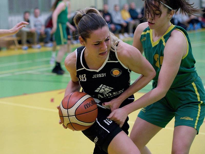 Petra Valentová v dresu přerovských basketbalistek