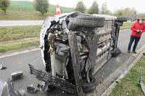 V pondělí odpoledne se na silnici u Popůvek na Kojetínsku střetla dvě auta. Řidič toyoty skončil v nemocnici. 13.11. 2023