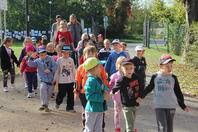 Výstava výtvarných prací žáků základních i dětí mateřských škol ozdobila v pátek park Michalov v Přerově. Tématem akce, kterou pořádal Pavel Novák, bylo Čím chci být až vyrostu. 