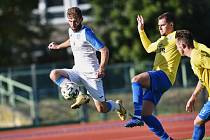 Divizní derby mezi fotbalisty Přerova (v bílém) a Kozlovicemi. Martin Repček