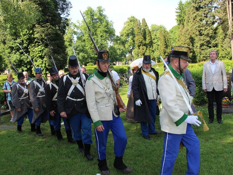 V Přerově se otevřela nová naučná stezka Po stopách války z roku 1866 na Přerovsku. Oběti připomínají dvě nové informační tabule – jedna je umístěna u vchodu na městský hřbitov, druhá uvnitř areálu.