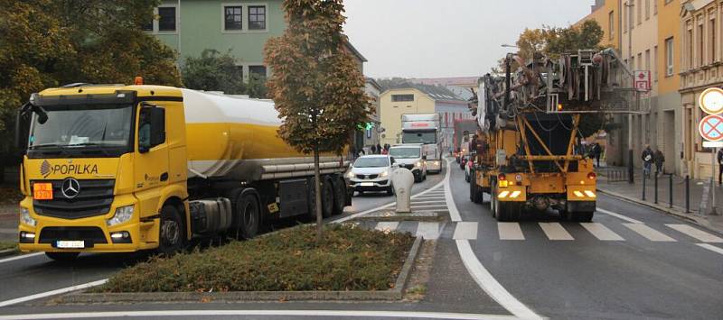 V Přerově v pondělí ráno kvůli uzavírkám zkolabovala doprava.