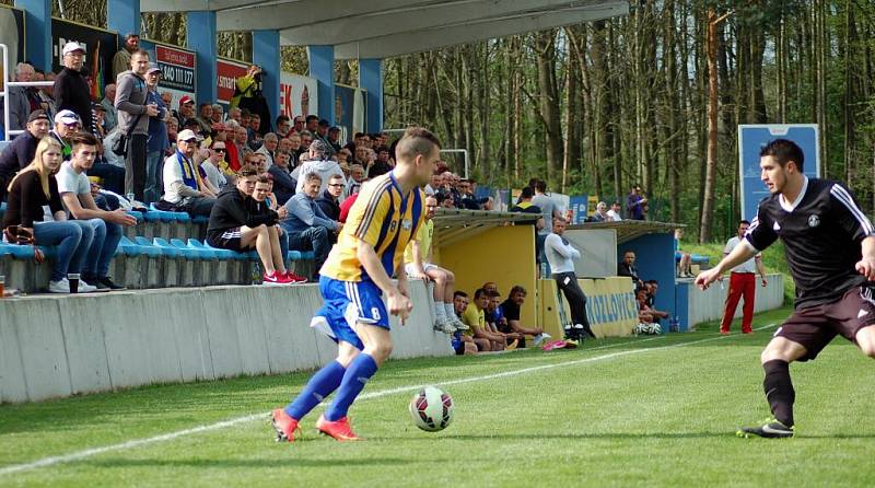 Fotbalisté Kozlovic (v pruhovaném) proti Havlíčkovu Brodu