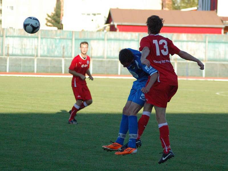 Fotbalisté Přerova (v modrém) proti Polné