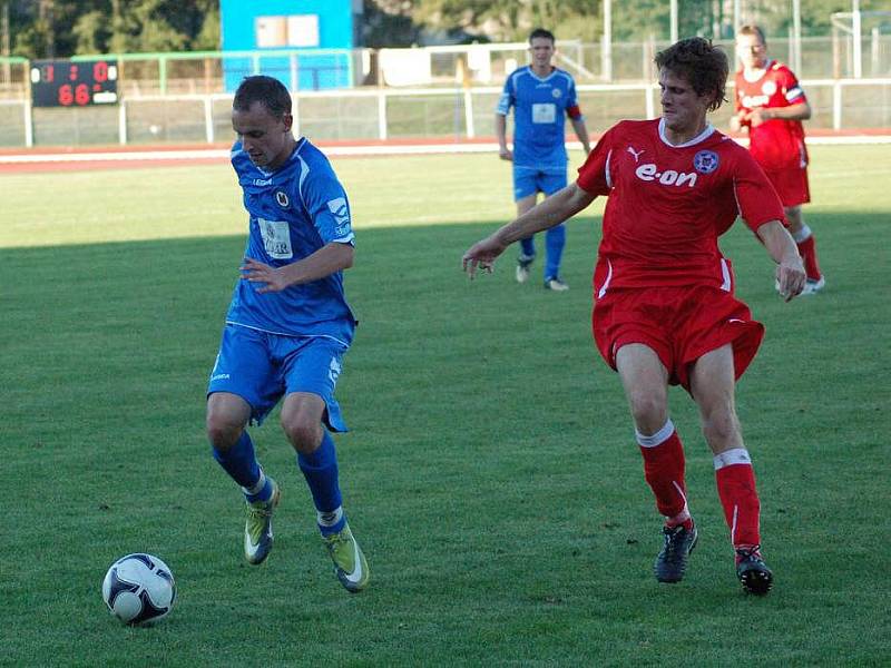 Fotbalisté Přerova (v modrém) proti Polné