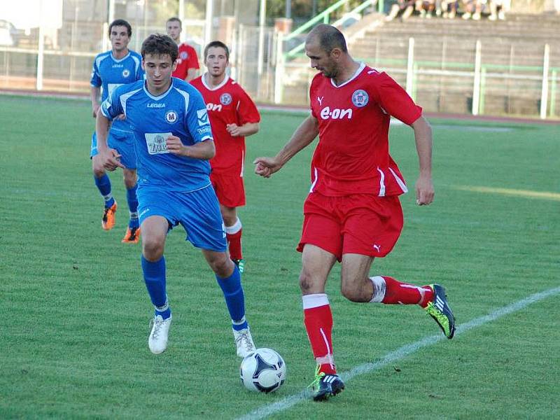 Fotbalisté Přerova (v modrém) proti Polné