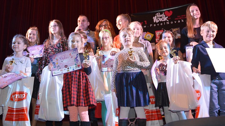 Oblíbená pěvecká soutěž Budeme si zpívat, kterou pořádá pro děti zpěvák Pavel Novák v přerovském kině Hvězda.