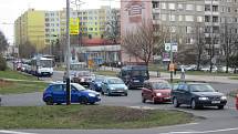 Uzavírka ulice Polní způsobila v Přerově dopravní kolaps. Kolony jsou místy až dvoukilometrové