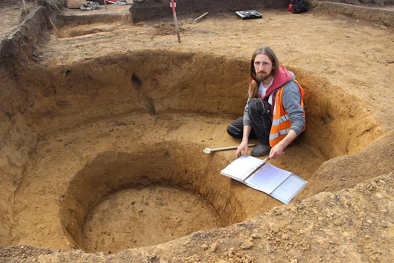 Duben 2018. Archeologové začali detailně prozkoumávat lokalitu Malé Předmostí, kudy vede trasa budoucí dálnice D1 z Říkovic do Přerova. Narazili na pozůstatky keltského osídlení.