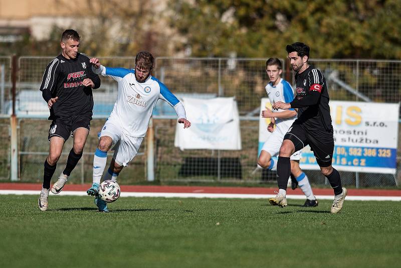 Fotbalisté Přerova (v bílém) porazili 1. HFK Olomouc.