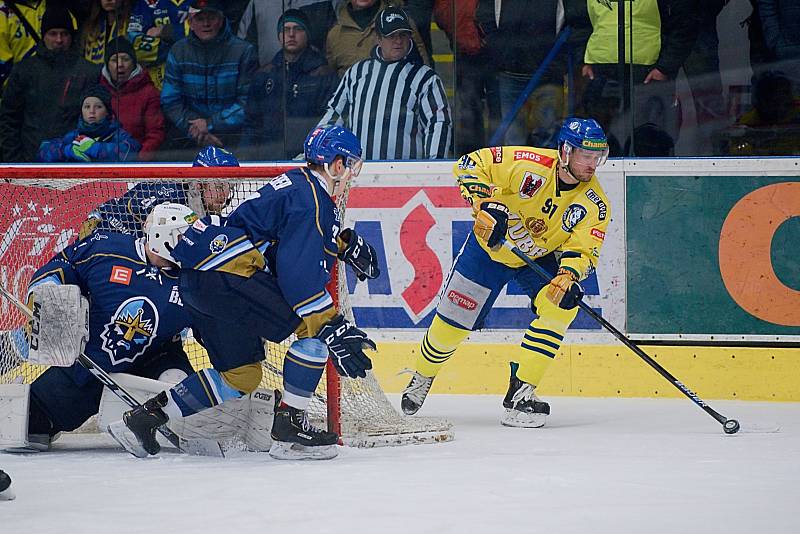 Hokejisté Přerova (ve žlutém) doma zdemolovali Kladno 6:2.