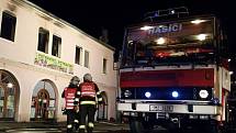 Hasiči ve středu v noci zasahovali při požáru bytu v Tovačově. Následky byly smutné – majitelé přišli o své domácí mazlíčky.