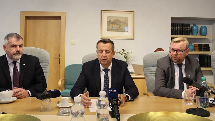 Výši nájemného na Vysoké škole logistiky v Přerově vysvětloval na úterní tiskové konferenci primátor města Petr Vrána (ANO).