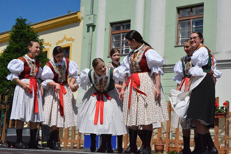 Folklorní festival v Přerově se vydařil. V hlavním programu na Horním náměstí se v sobotu odpoledne vystřídalo několik souborů, 11. 6. 2022