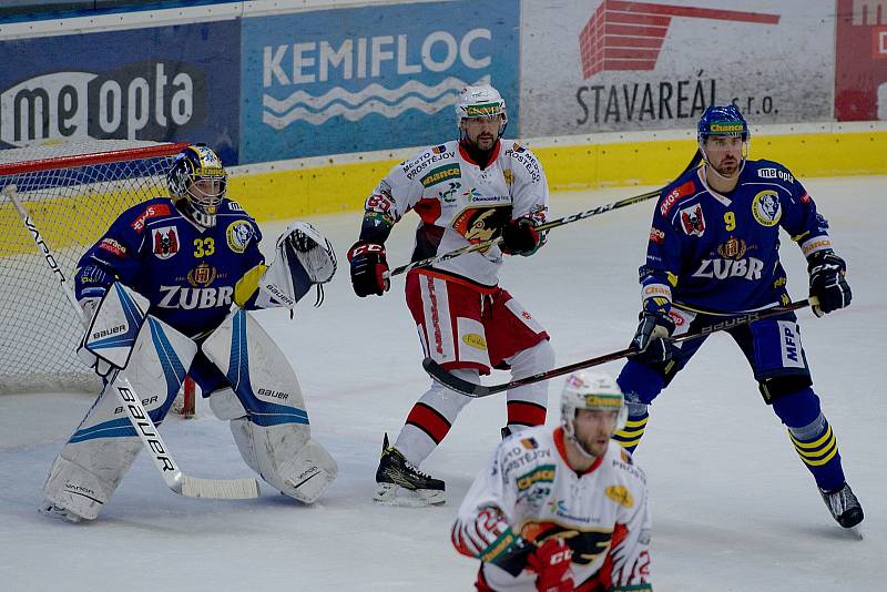 Hokejisté Přerova (v modrém) porazili v domácím derby Prostějov 4:3 po samostatných nájezdech