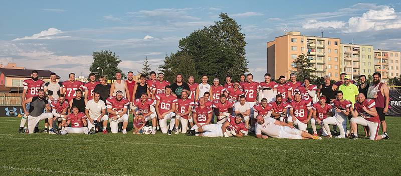 Přerov Mammoths (v červeném) porazili Ostravu Steelers 25:22.