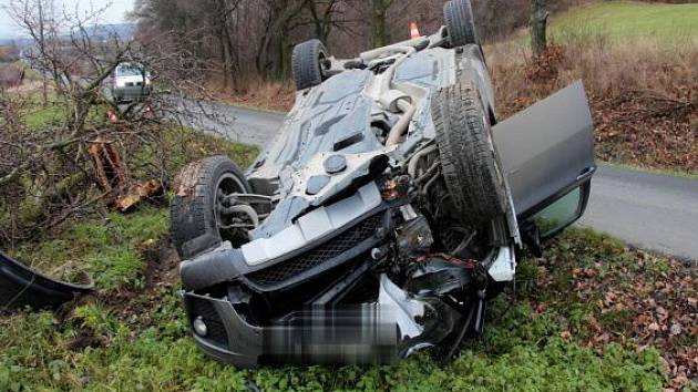 Nehoda BMW mezi Dolním Újezdem a Bohuslávkami