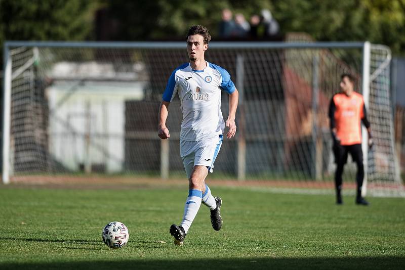 Fotbalisté Přerova (v bílém) porazili 1. HFK Olomouc. Patrik Javora