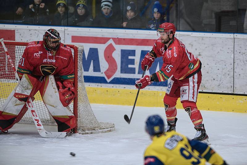 Hokejové derby mezi HC Zubr Přerov a LHK Jestřábi Prostějov 30. listopadu 2022 v Přerově. Robin Staněk