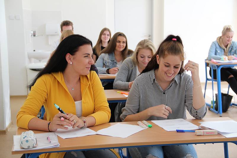 Studentům Vyšší odborné zdravotnické školy v Přerově začala úderem prvního září výuka.