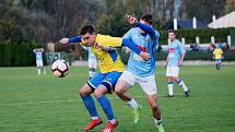 Fotbalisté Kozlovic doma remizovali s Hranicemi (v modrém) 1:1.