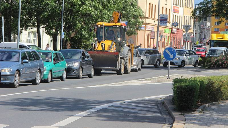 Dlouhé kolony ve městě způsobila porucha kamionu v ulici Olomoucká v Přerově