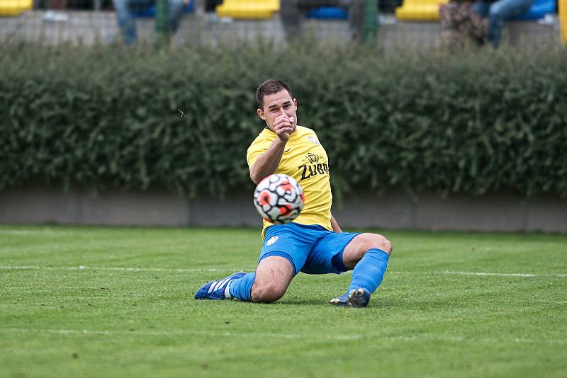 Fotbalisté Kozlovic (ve žlutém) porazili 3:0 Šumperk.