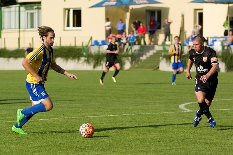 Fotbalisté Kozlovic (v pruhovaném) proti Hranicím.