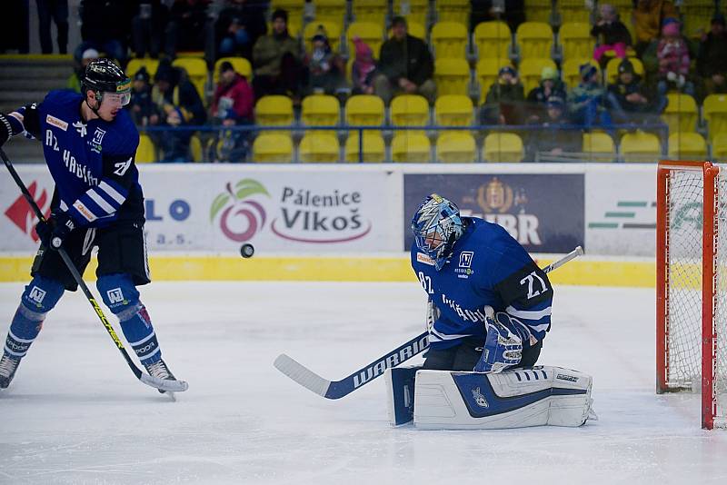 Hokejisté Přerova (ve žlutém) porazili Havířov 4:2