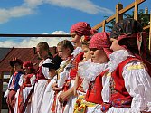 Na nádvoří přerovského zámku a na Horním náměstí se uskutečnil jedenáctý ročník folklorního festivalu V zámku a podzámčí, který hostil na několik folklorních souborů.
