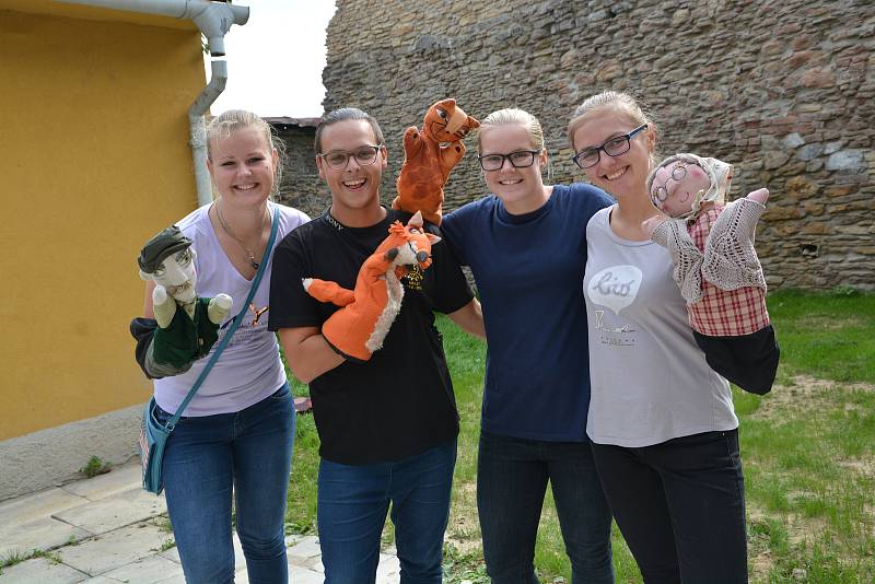 Přerovanům se v neděli odpoledne otevřela zapomenutá zákoutí dvorků v centra města a naskytl se jim pohled, který neznají.