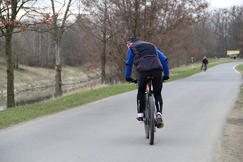 Osecký "Jadran" se stal oblíbenou zastávkou cyklistů, bruslařů i pěších, kteří vyrazili o velikonočních svátcích do přírody.