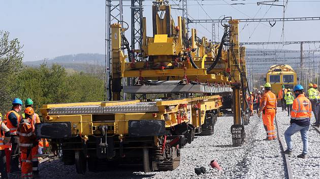 Modernizace železniční trati u Prosenic, instalace unikátní výhybky umožní zvýšení rychlosti vlaků až na 160 km/h