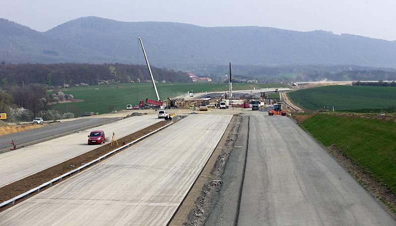 Stavba dálnice D1 v úseku Trnávka - Přerov. 16. dubna 2019