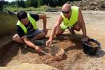 Archeologický průzkum v lomu Podhůra. Nalezené depoty pravěké pazourky či neolitické hroby.