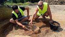 Archeologický průzkum v lomu Podhůra. Nalezené depoty pravěké pazourky či neolitické hroby.