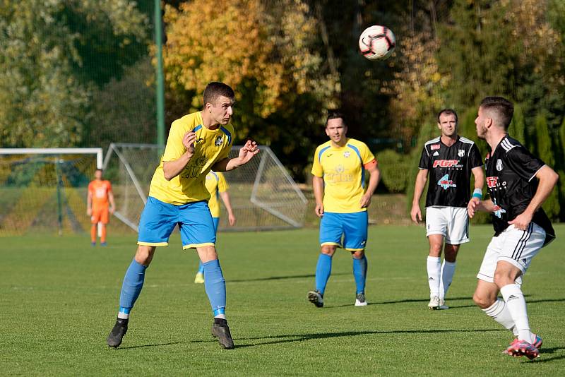 Fotbalisté FK Kozlovice (ve žlutém) proti 1. HFK Olomouc.