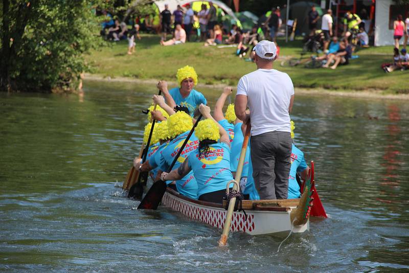 Festivalem dračích lodí ožil o víkendu areál přerovské Laguny.